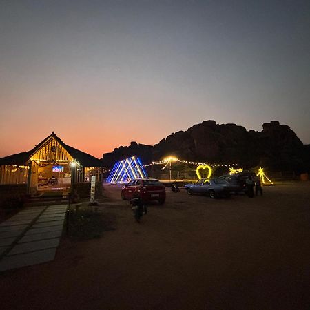Murali Guesthouse Hampi Ngoại thất bức ảnh