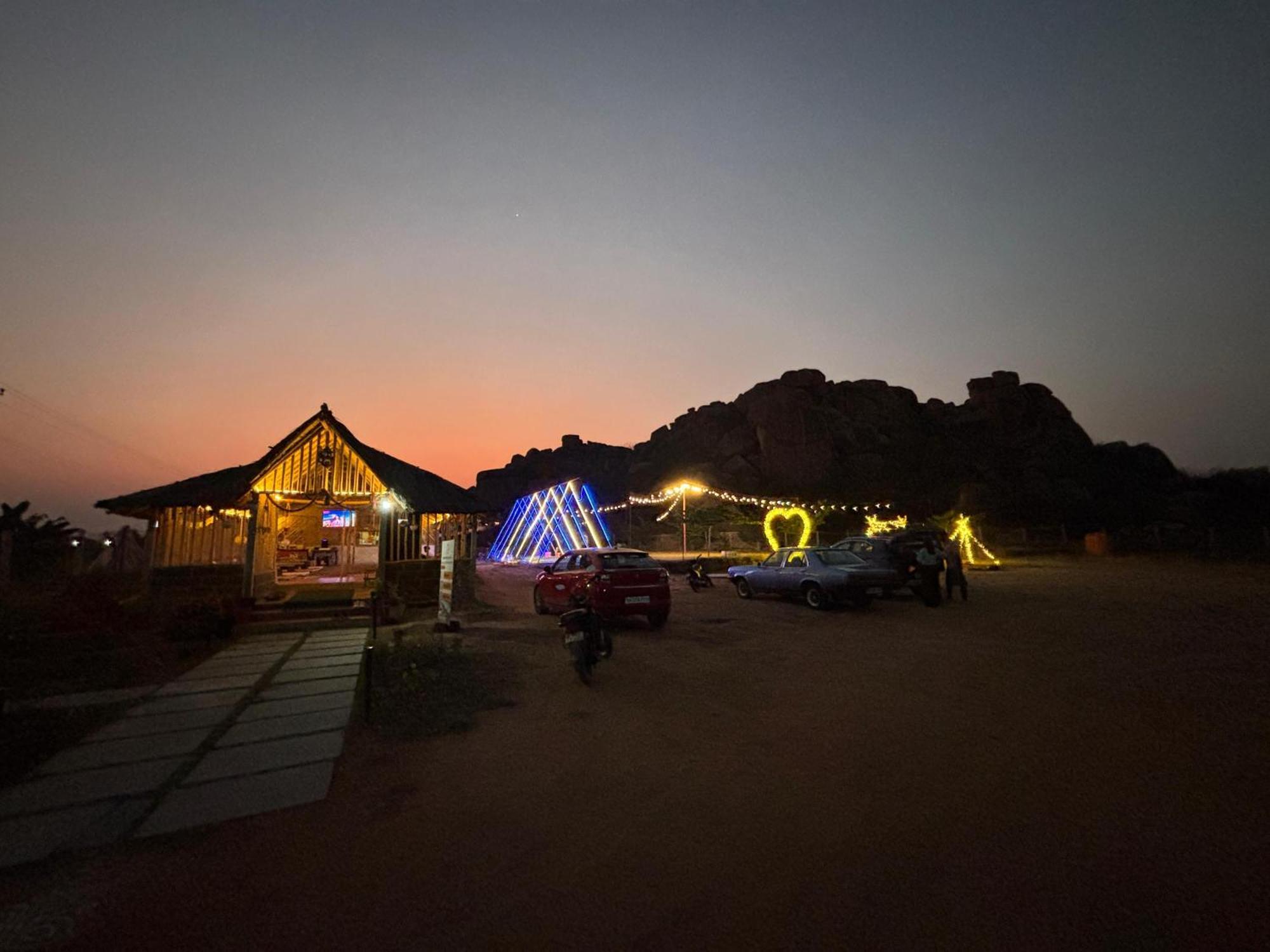 Murali Guesthouse Hampi Ngoại thất bức ảnh
